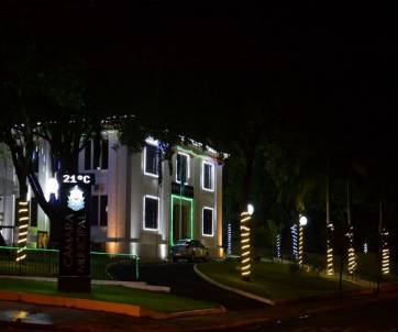 Prédio recebeu decoração para festividades de fim de ano